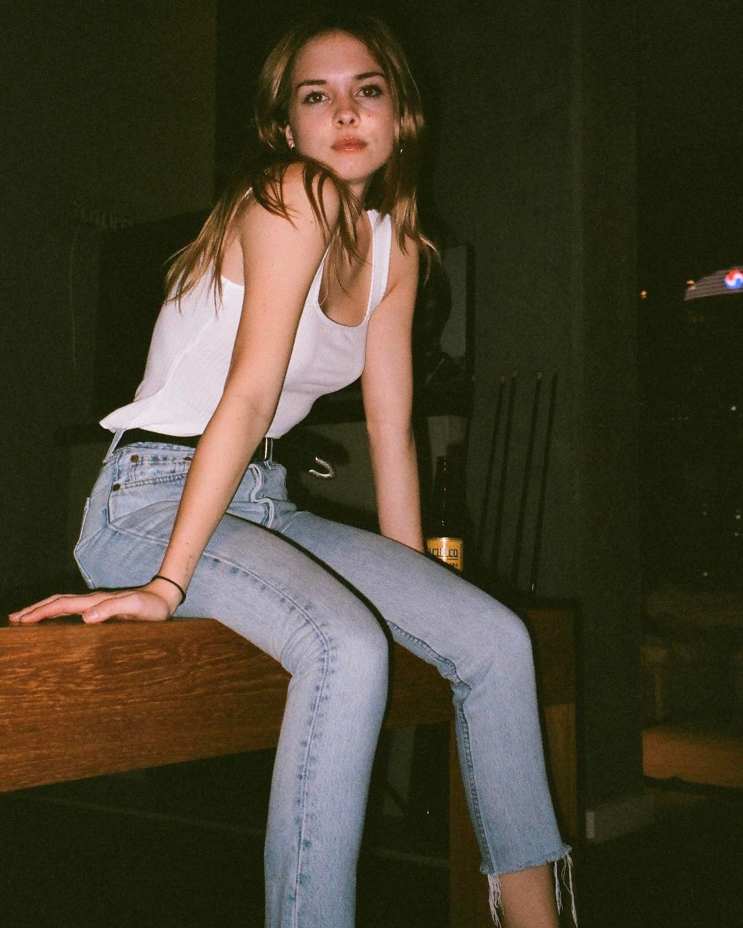 Filha de Melanie Griffith e Antonio Banderas está noiva do primeiro amor. Veja as fotos