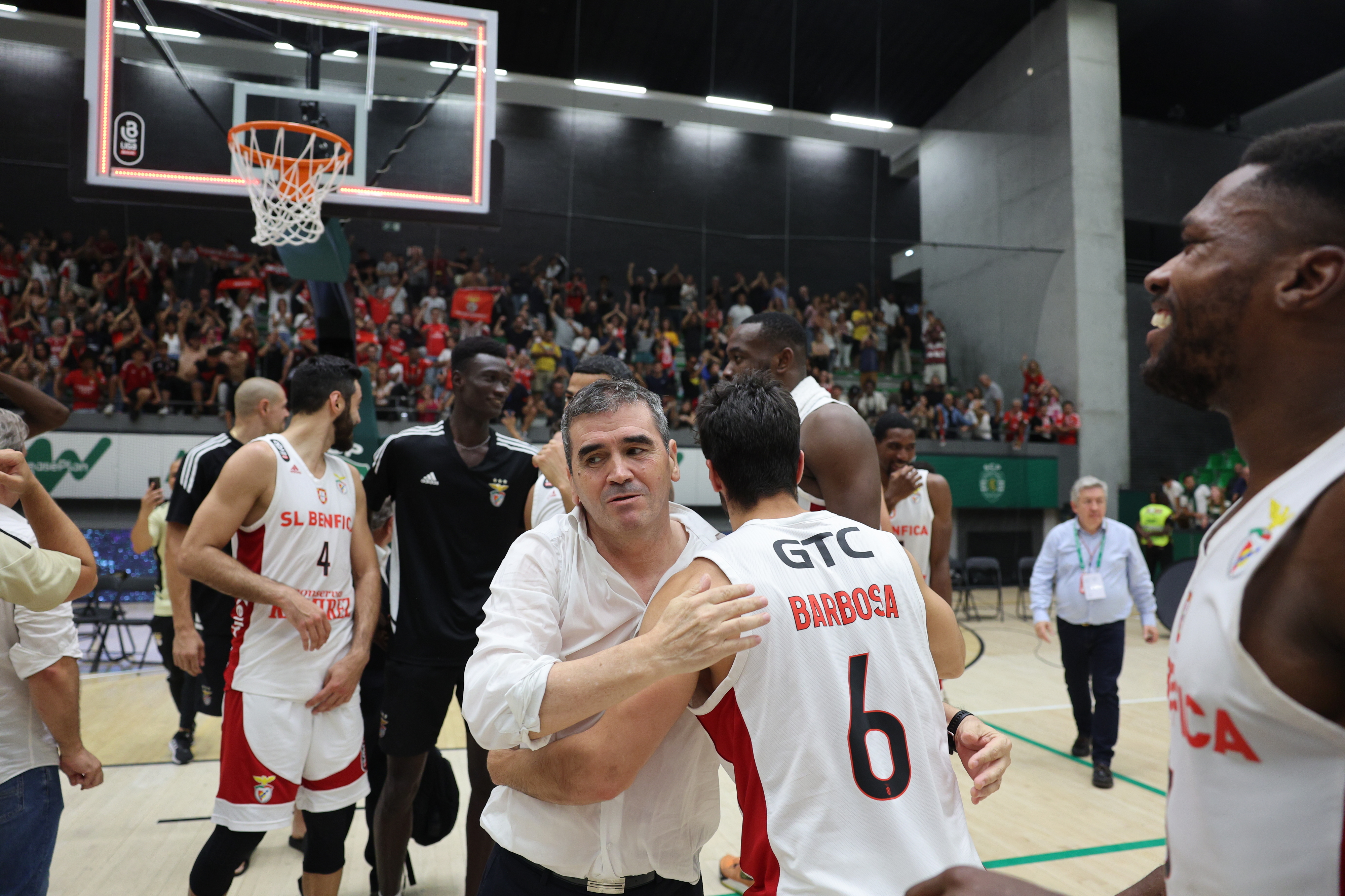 Benfica foi a Alvalade festejar o bicampeonato de basquetebol, Basquetebol