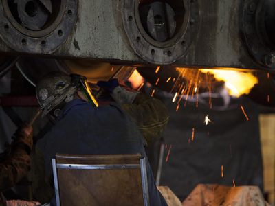 H&M celebra orgulho gay com nova coleção. Conheça as peças-chave para brilhar no Arraial Pride