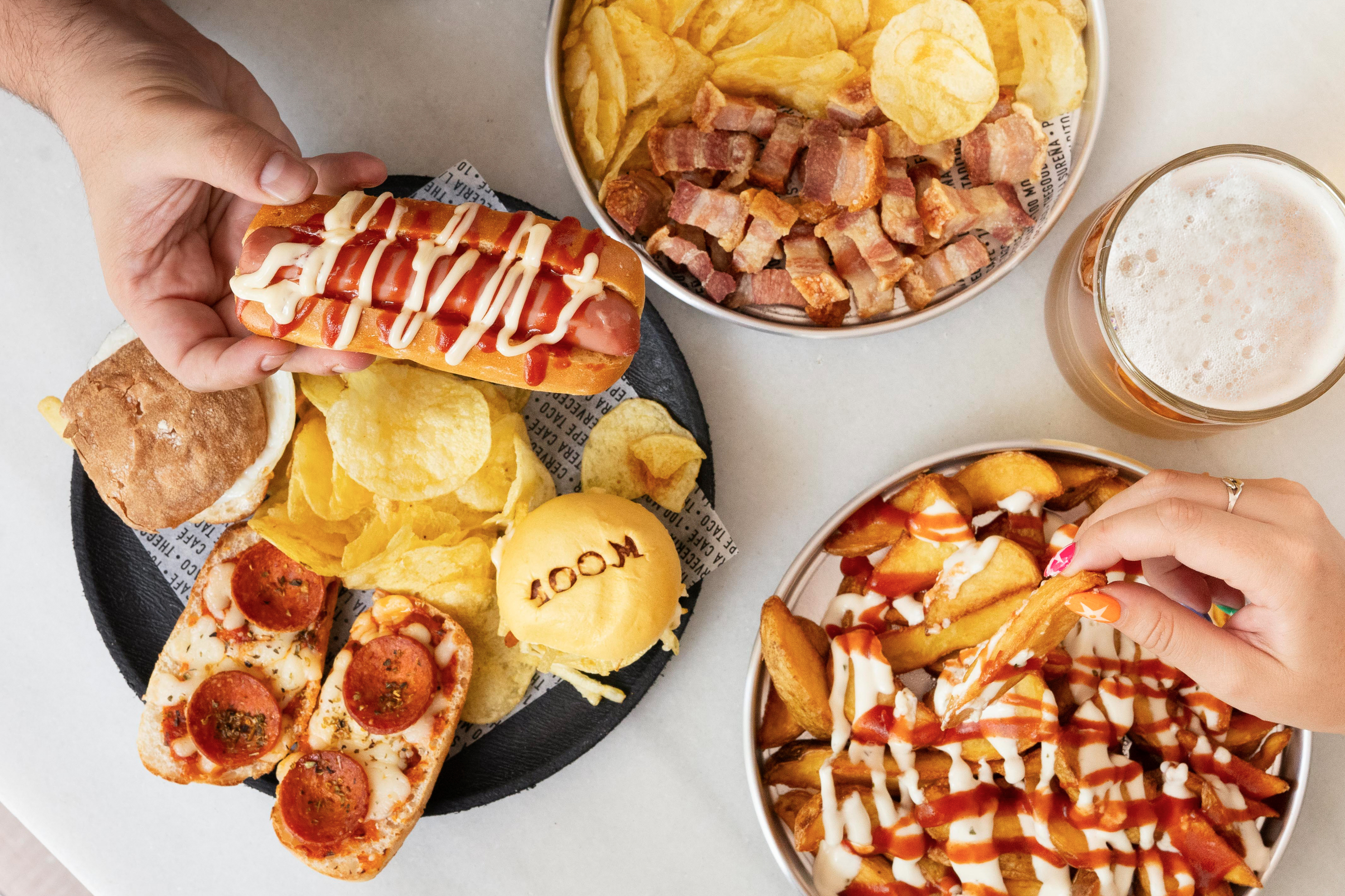 Pizzas, cachorros e hambúrgueres. 100 Montaditos aposta tudo nas novidades