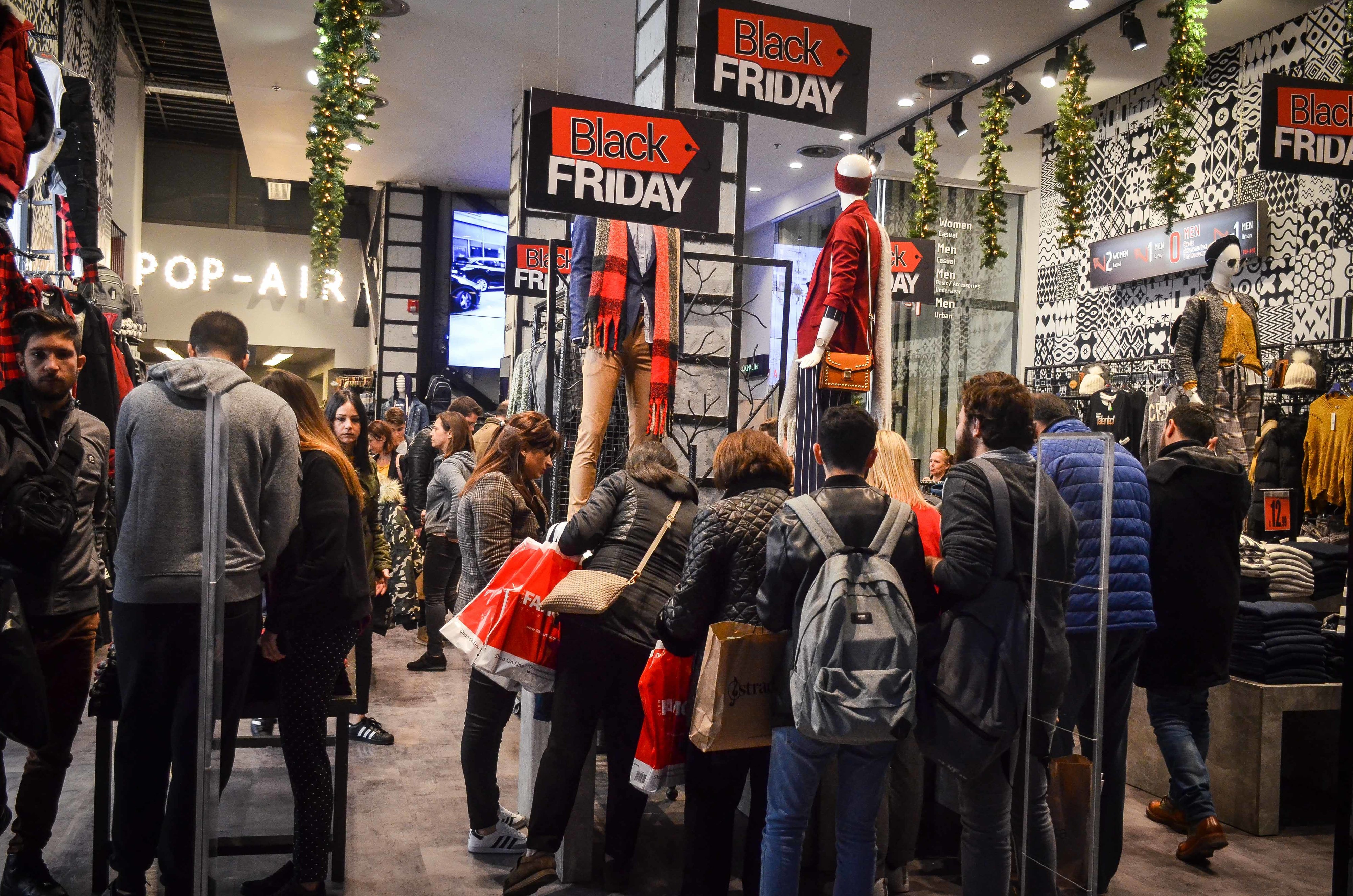 Da FNAC à Adidas, tudo o que pode esperar das promoções Black Friday de 8 marcas