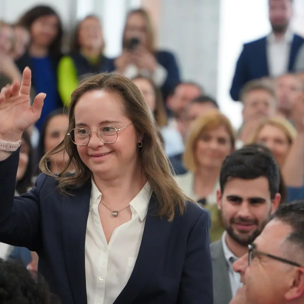 5 curiosidades sobre Mar Galcerán, a primeira deputada com síndrome de Down na Europa