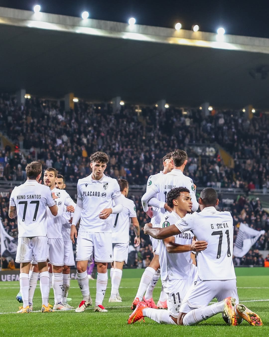 Vitória faz história na Liga Conferência. Veja as fotos descontraídas d’Os Conquistadores