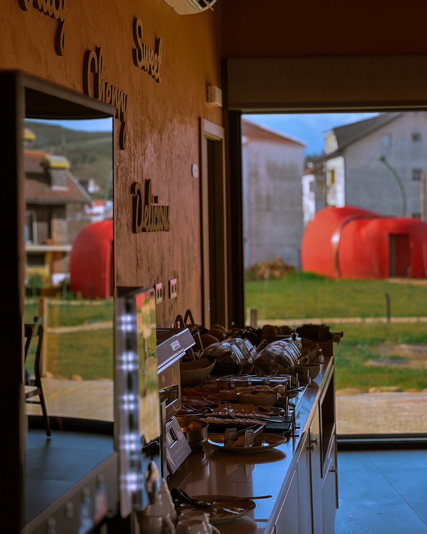 Quer dormir dentro de uma cereja? Só tem de conhecer este novo hotel na Covilhã