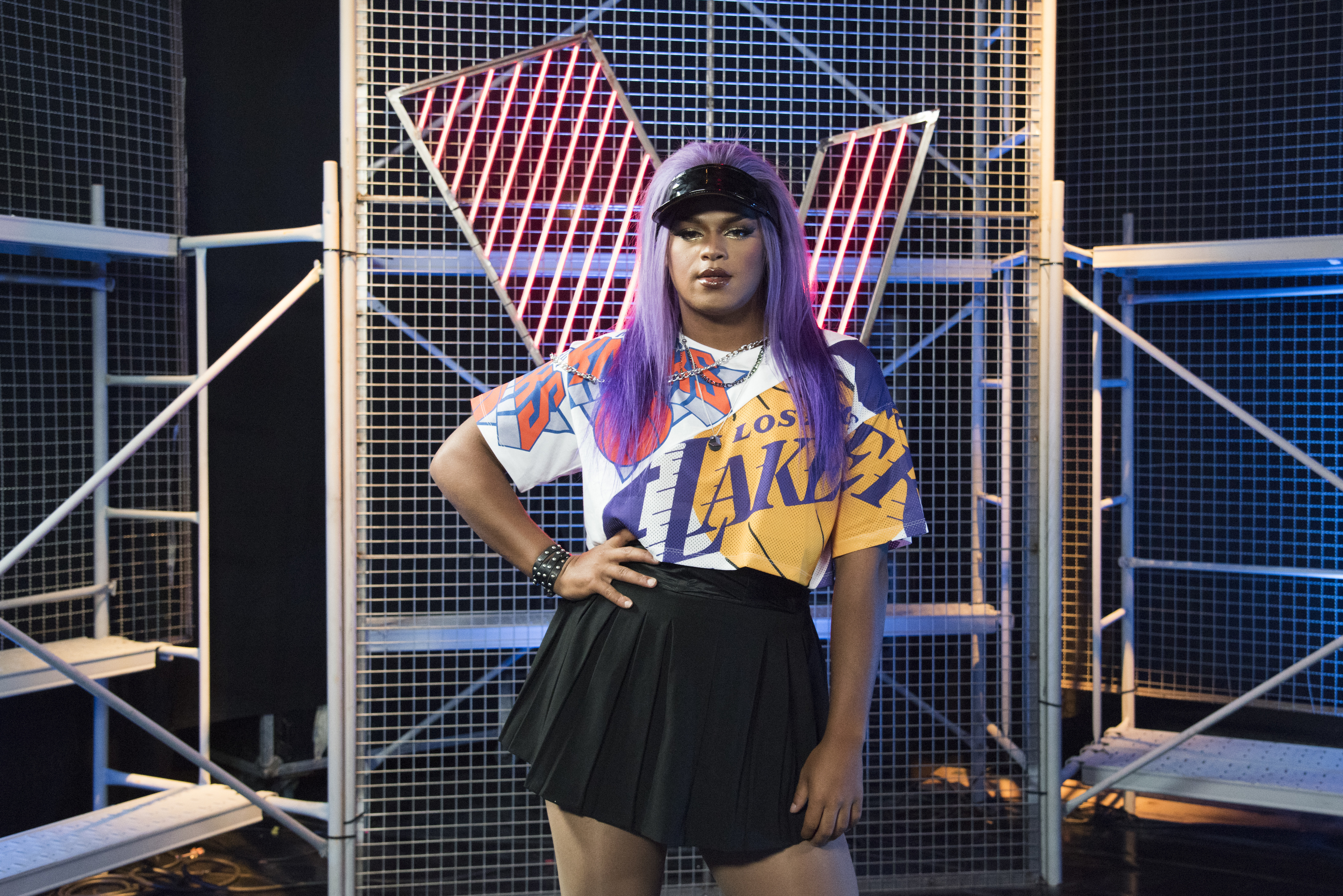 De Junior Oliveira a drag queen sensação do “The Voice”. “Encontrei na Favela o meu alter ego”