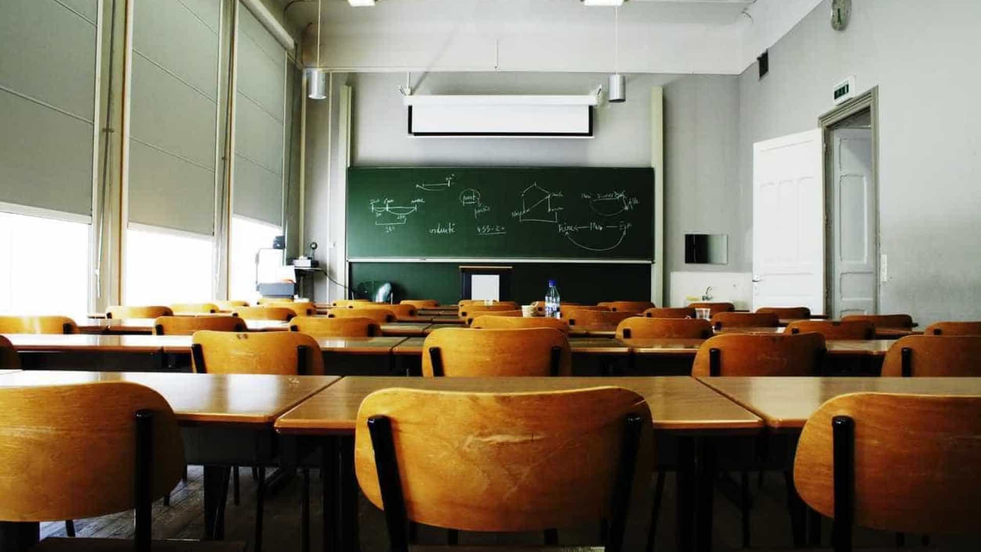 Regresso às aulas só no final de setembro e provavelmente com aulas virtuais e físicas