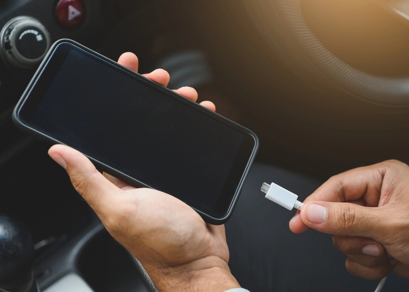 Jovem de 15 anos morre eletrocutada a carregar o telemóvel