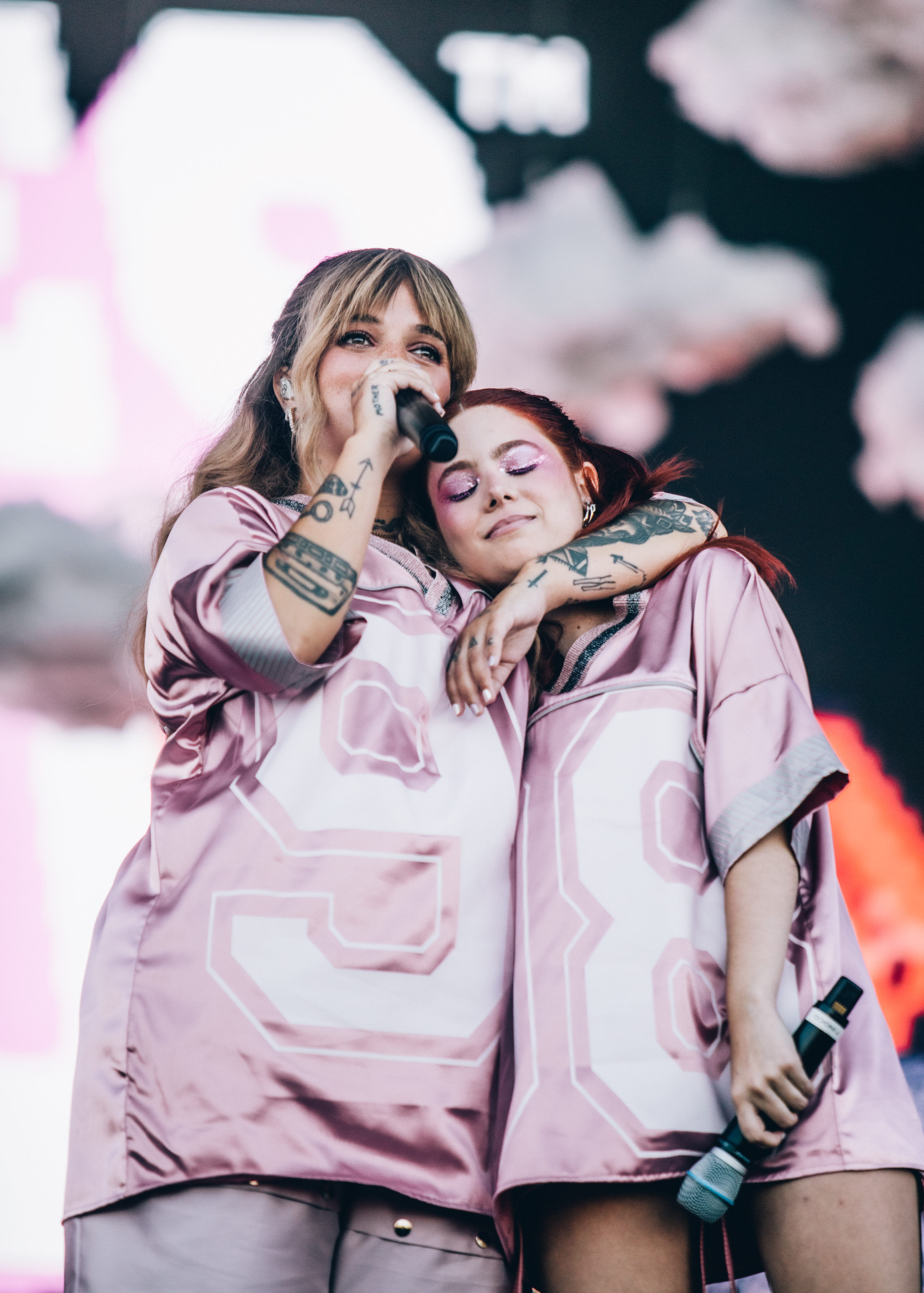 Bárbara Tinoco e Carolina Deslandes cantaram (e encantaram) no NOS Alive. Eis 3 destaques deste concerto