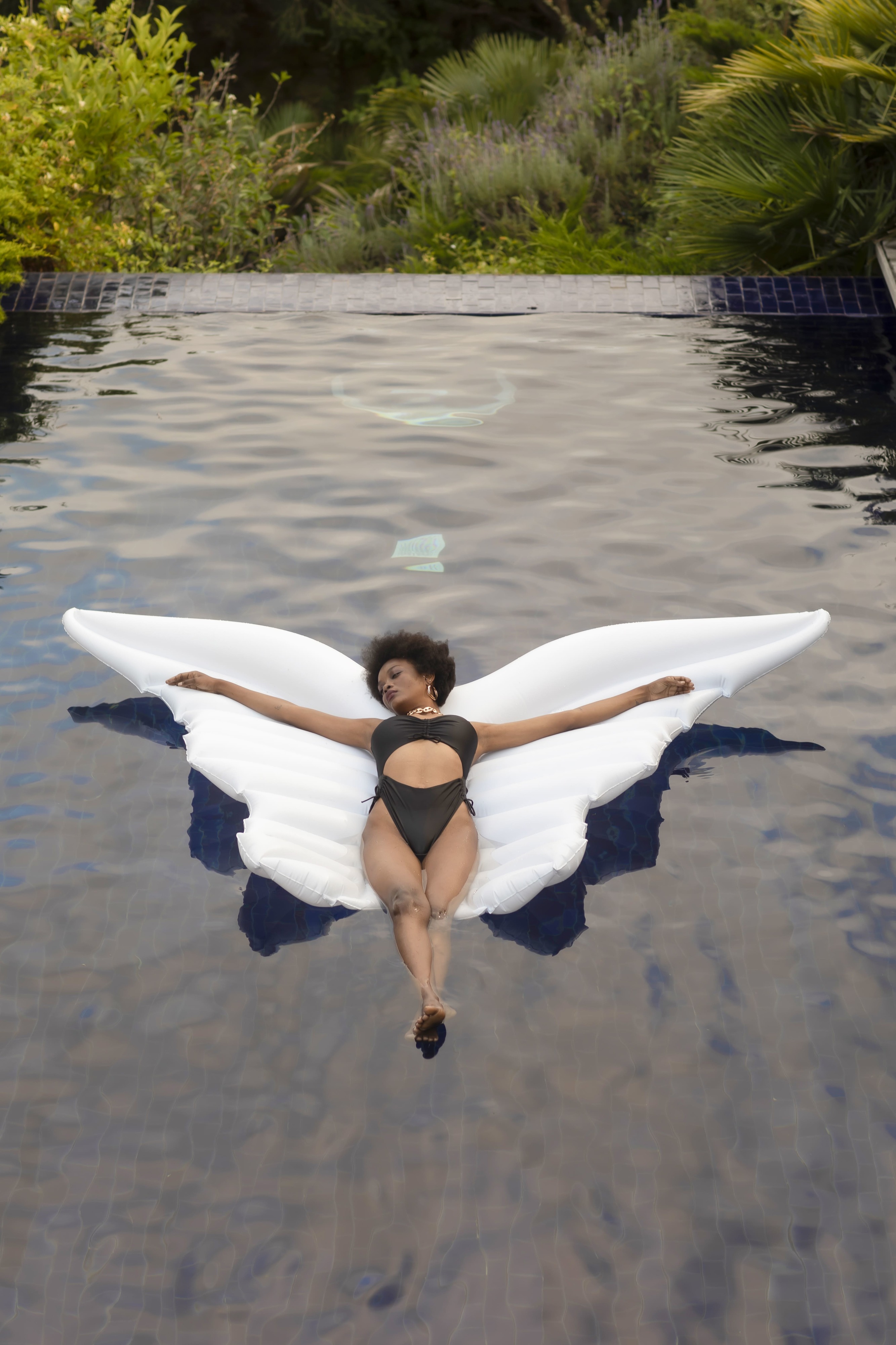 Boiar com estilo e luxo. Estes insufláveis instagramáveis são tudo o que precisa para os dias na piscina