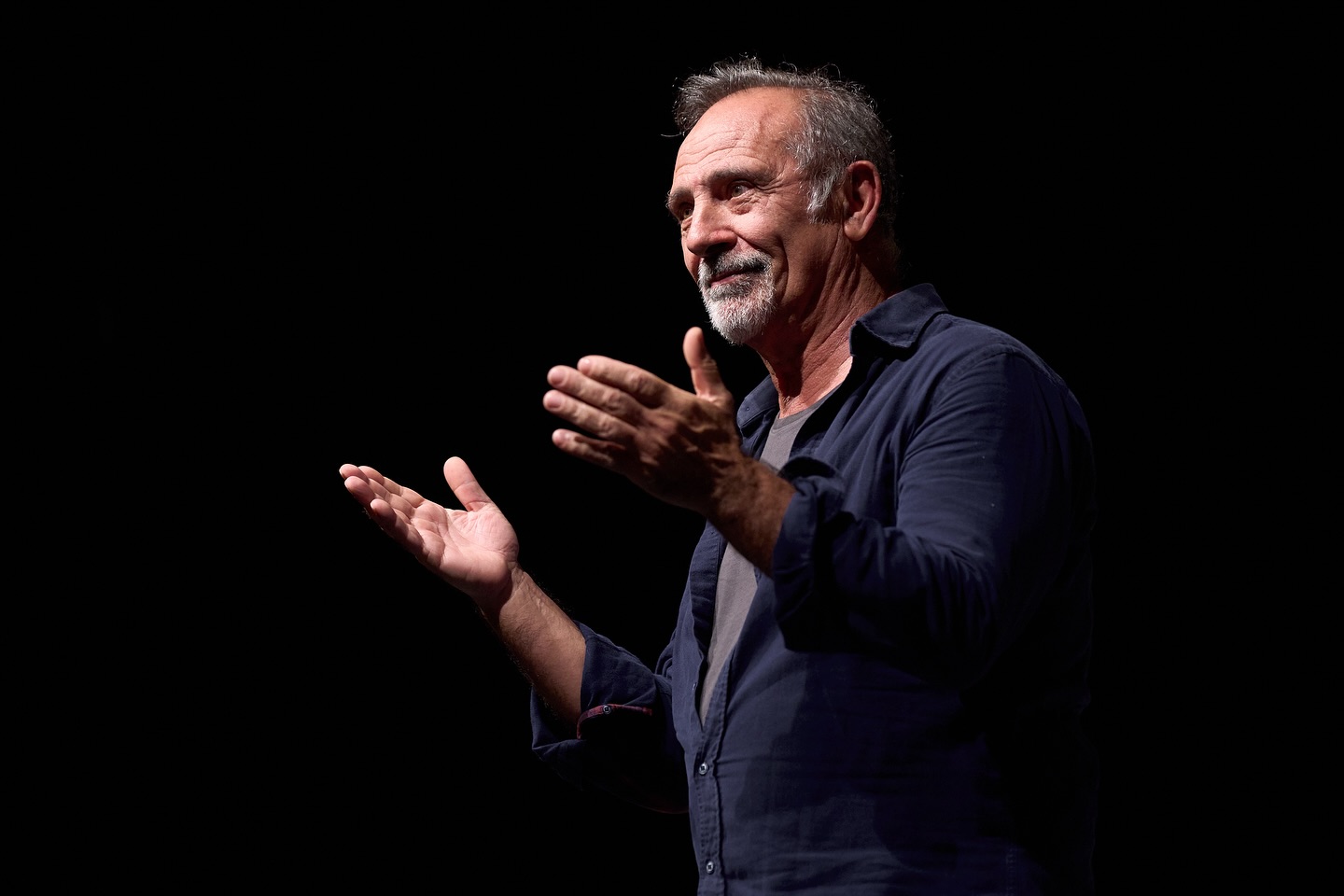 Ator António Capelo acusado de assédio sexual por ex-alunos. Artista português já reagiu