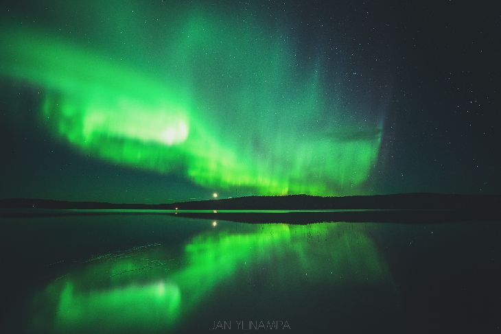 O impressionante espetáculo das auroras boreais está de novo “em cena”. E trouxe nuvens verdes