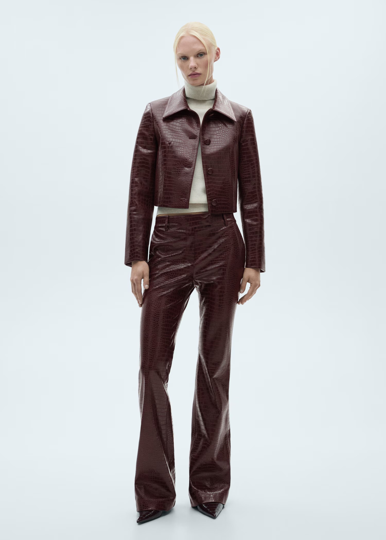 Este casaco da Mango está tão viral que esgotou. Eis 6 opções semelhantes para usar nesta estação