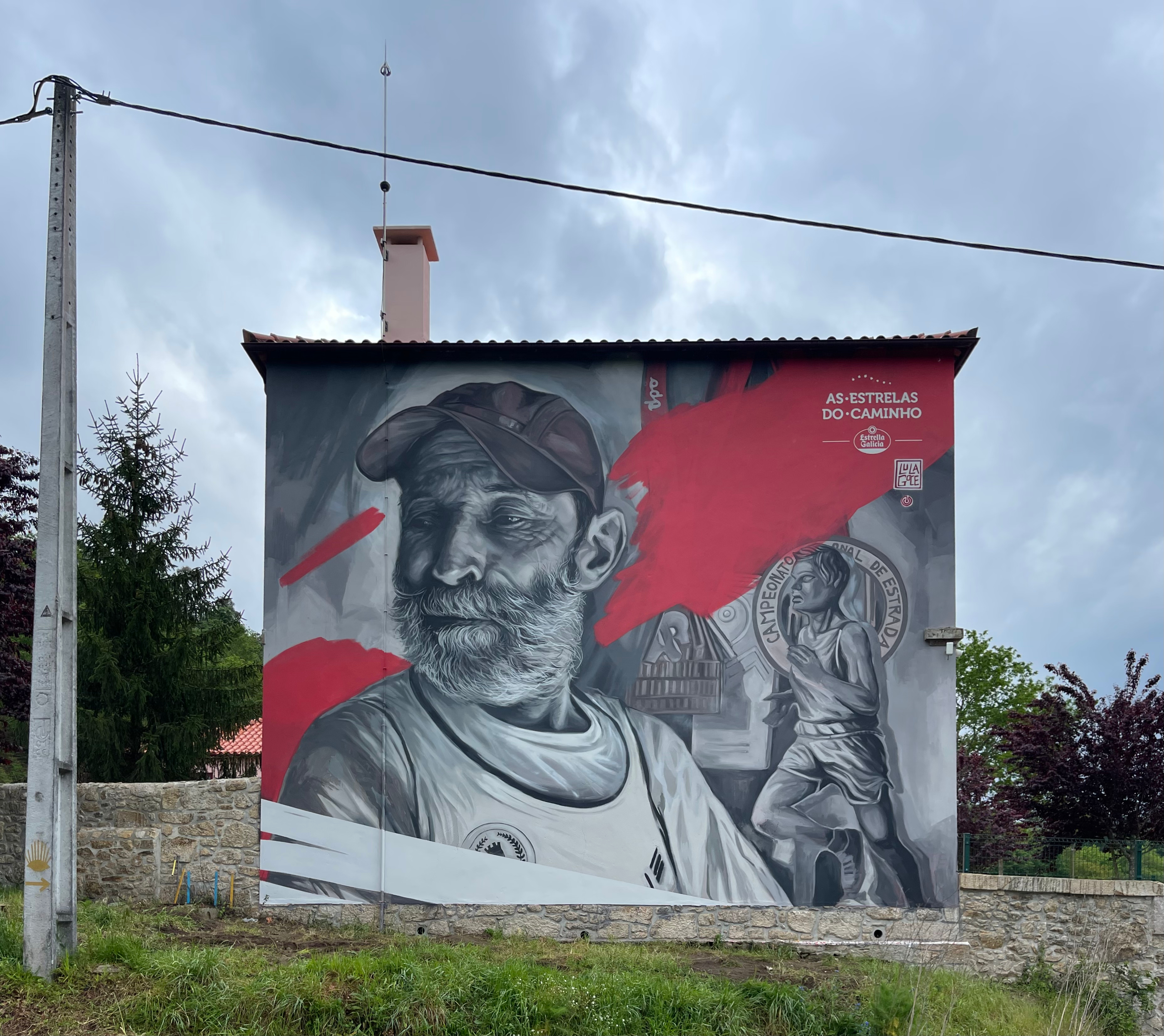 Há um roteiro de arte no caminho de Santiago. Portugal está presente e homenageia atleta de 74 anos
