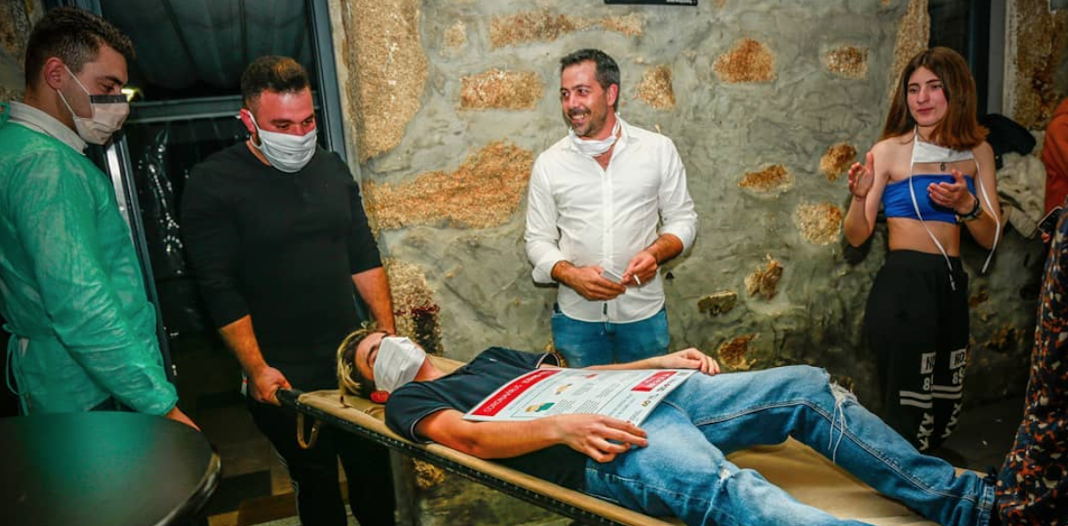 Corona Party. Bar faz festa com o tema Coronavírus — e as imagens estão a causar polémica