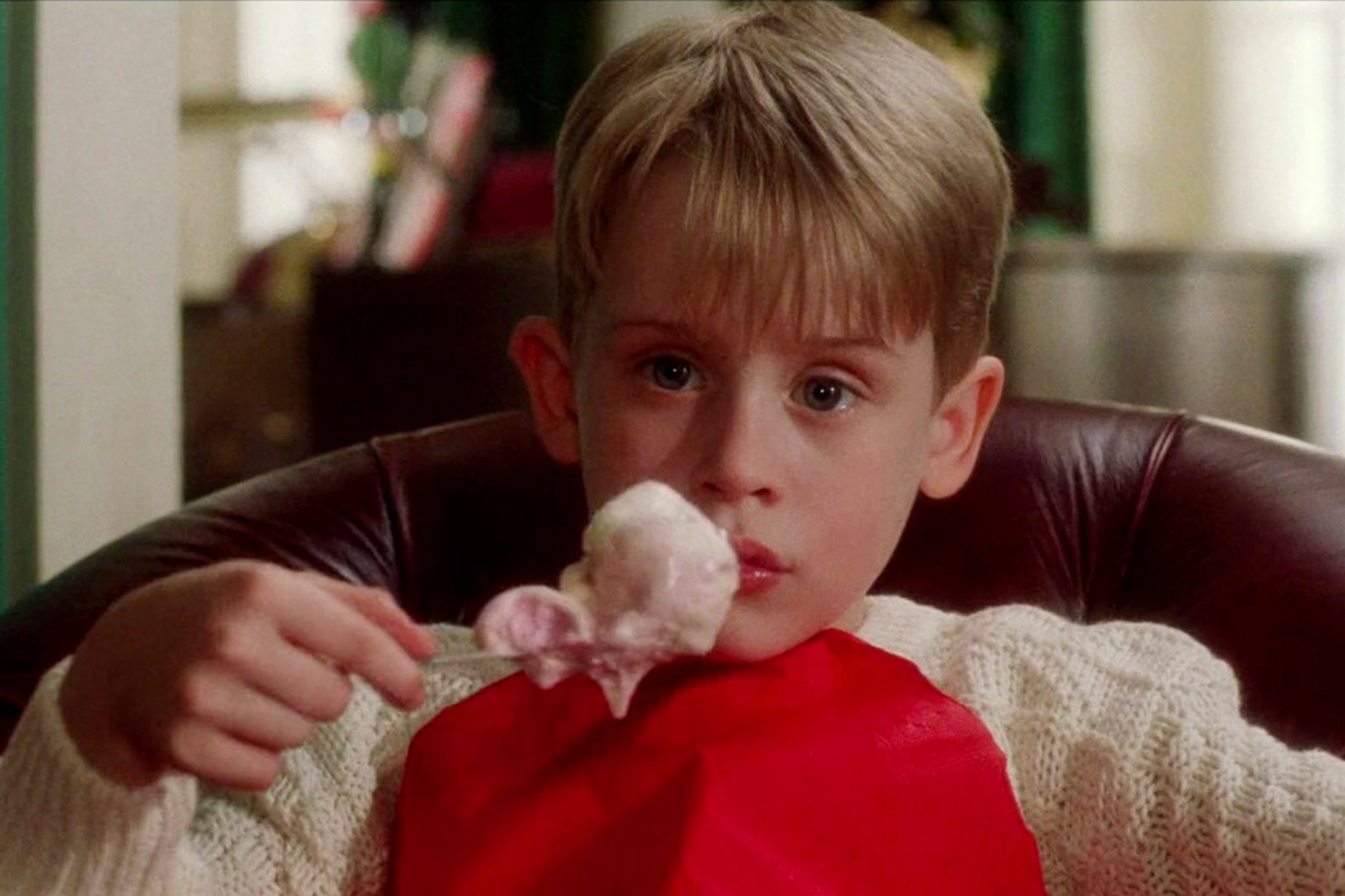 Macaulay Culkin recria cena de “Sozinho em Casa”