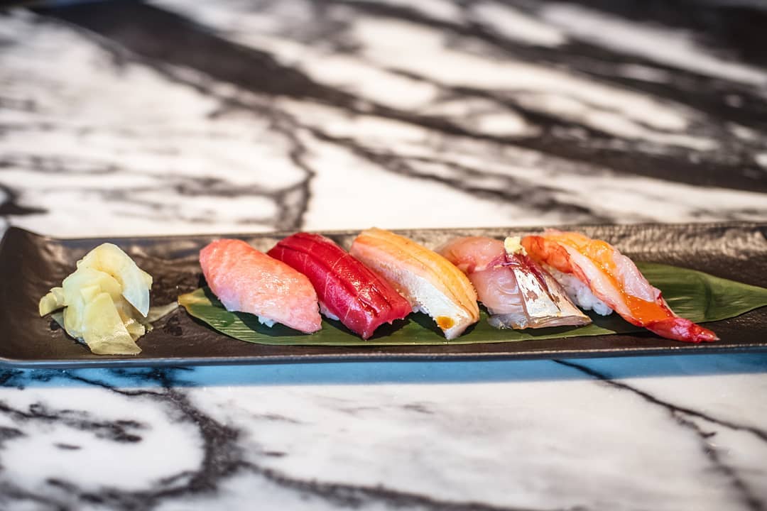 Sushi fabuloso, um restaurante trendy e um almoço preparado a quatro mãos. Saiba onde