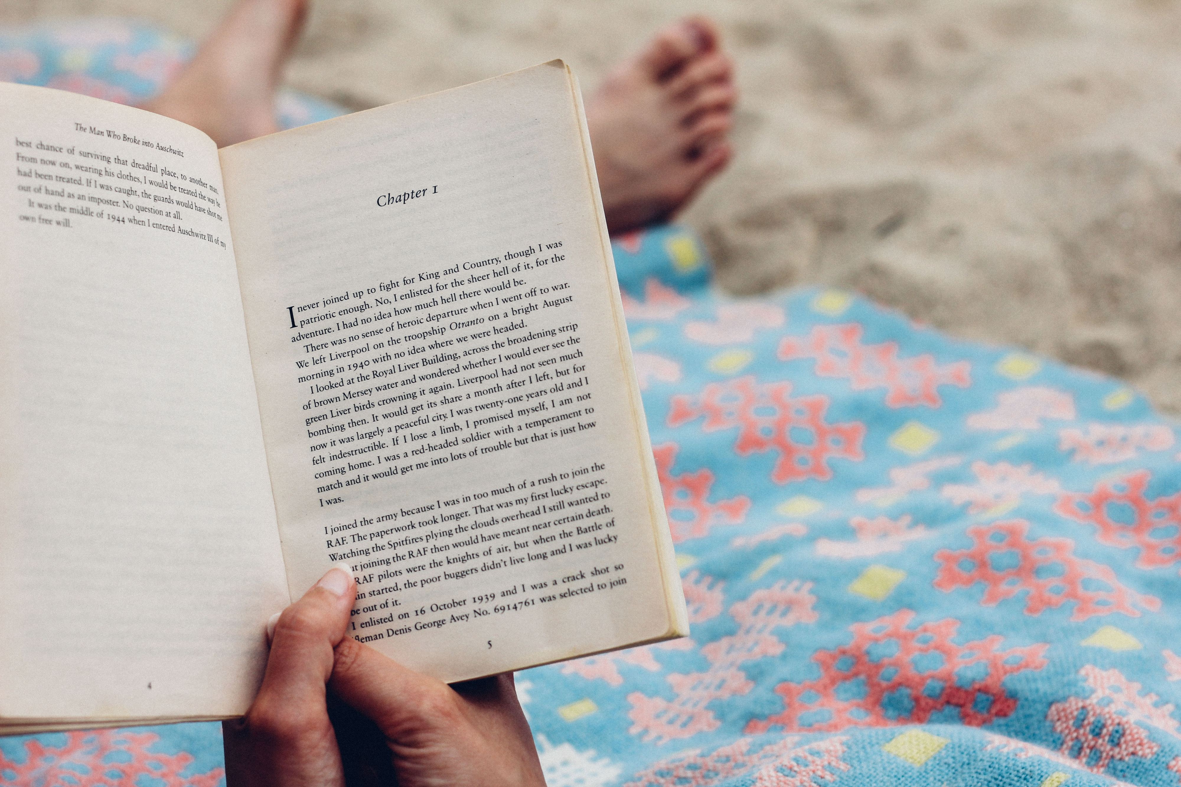 10 livros para levar na mala de férias (com romance e mistério à mistura)