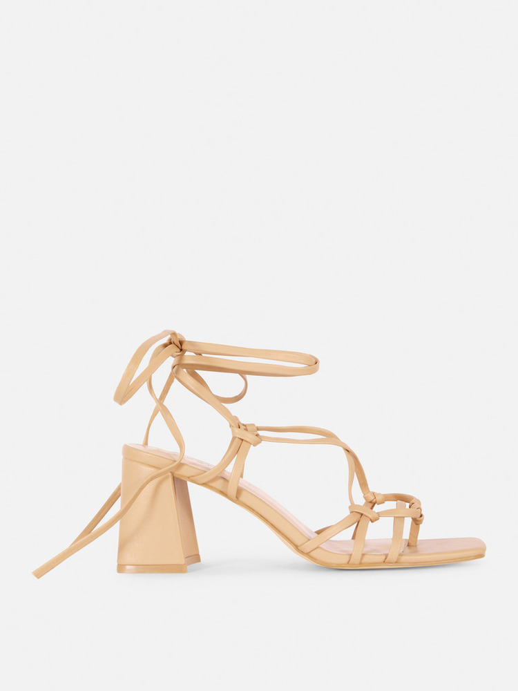 Ainda há verão para usar estas sandálias que ficam bem com tudo (e só custam 20€)