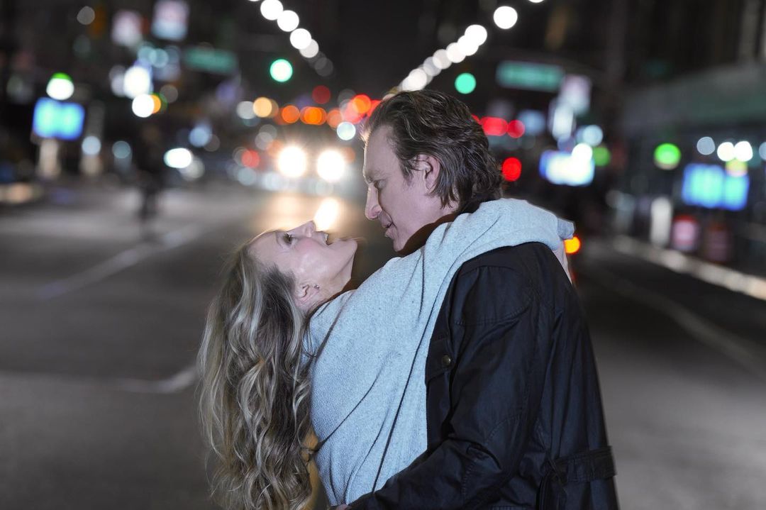 Habemus beijo! Carrie e Aidan vão mesmo envolver-se na próxima temporada de “O Sexo e a Cidade”