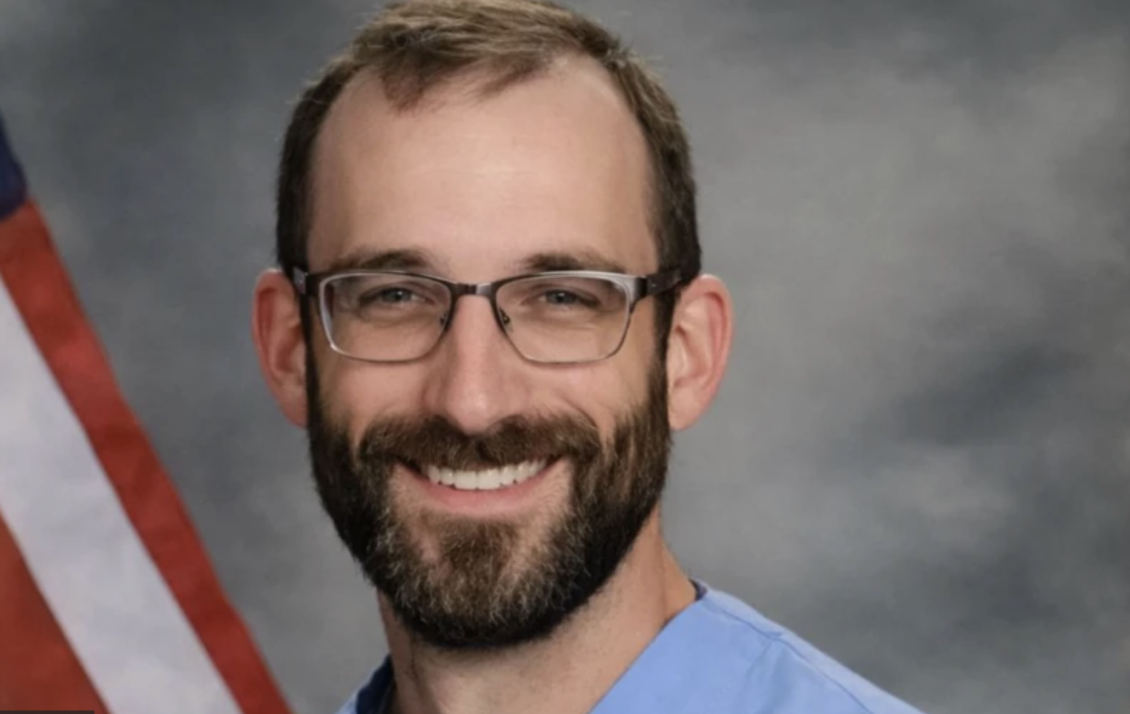 Como a morte de um enfermeiro norte-americano “armado” com um telemóvel pode levar ao fim de Trump