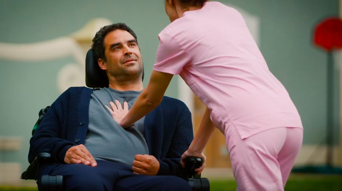 João Catarré de cadeira de rodas na nova novela da SIC. Espreite as primeiras imagens de “Circo de Feras”