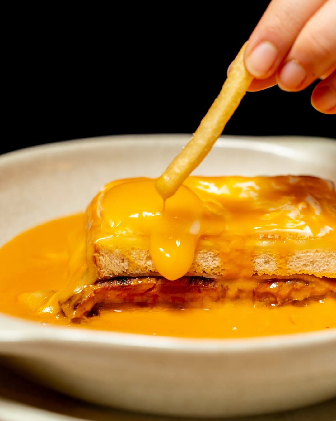 Taberna Londrina. Já pode molhar a batata no molho da francesinha em mais duas zonas do País