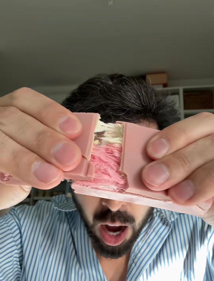 Já pode encontrar o viral chocolate com algodão doce em Portugal. Saiba onde (e por quanto)