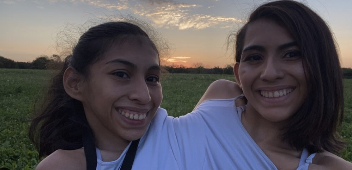 Gémeas siamesas virais no TikTok falam das mensagens que recebem de “homens com fetiches”. Veja o vídeo