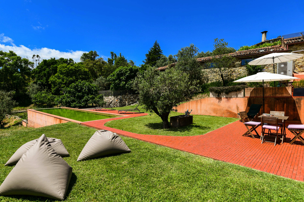 Pão à porta, queijo fresco, paredes de cortiça e piscina biológica. Bem-vindos ao Vale do Ninho