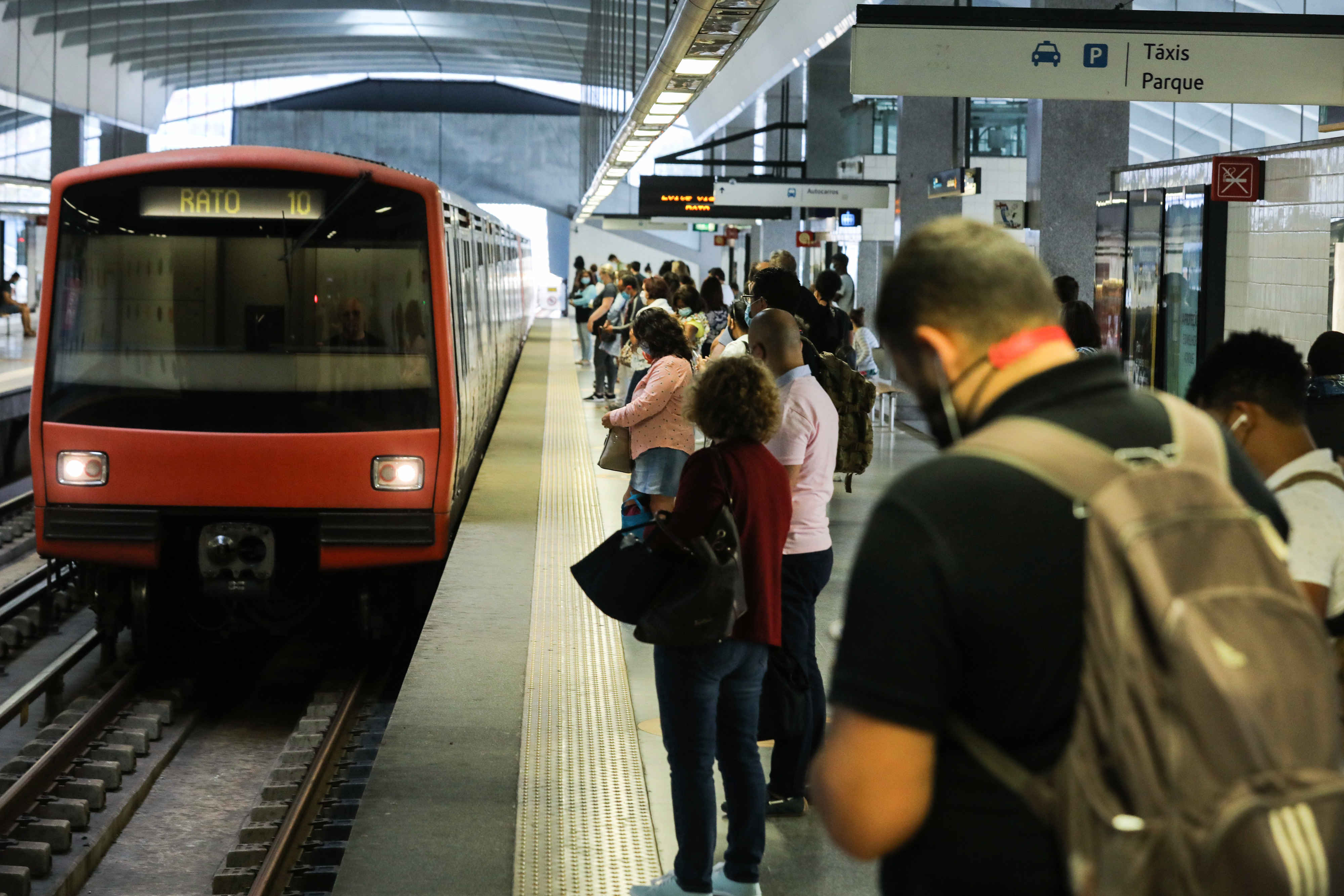 Metro de Lisboa abre três estações a sem-abrigo no período noturno