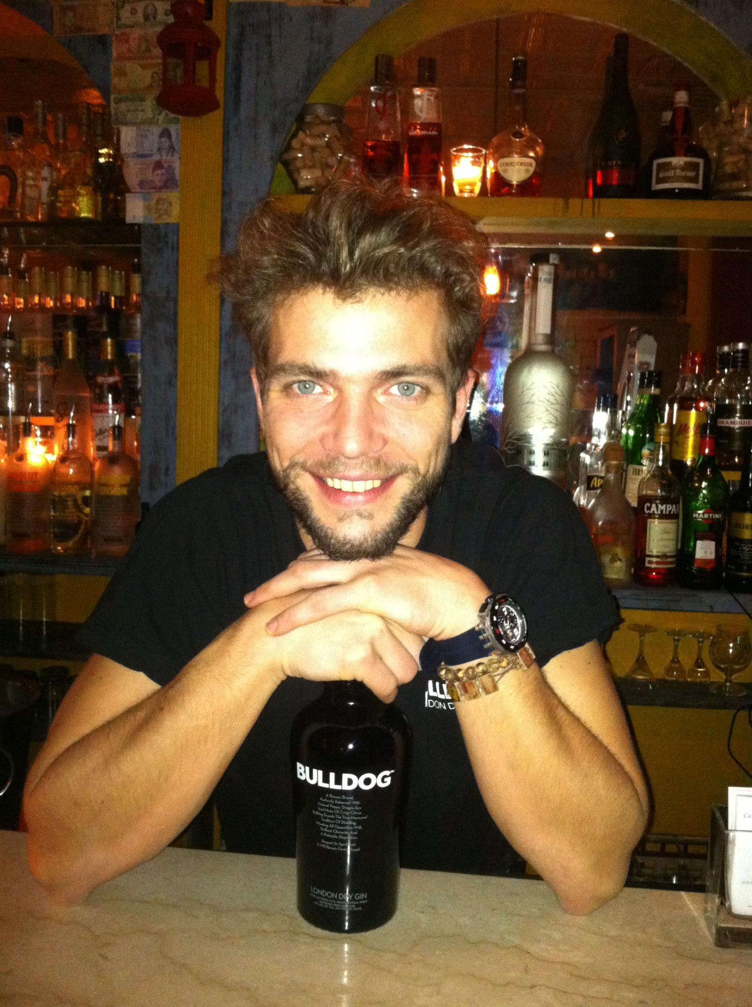 Conhecido barman morto com violência no Porto. Ajuste de contas na origem da morte