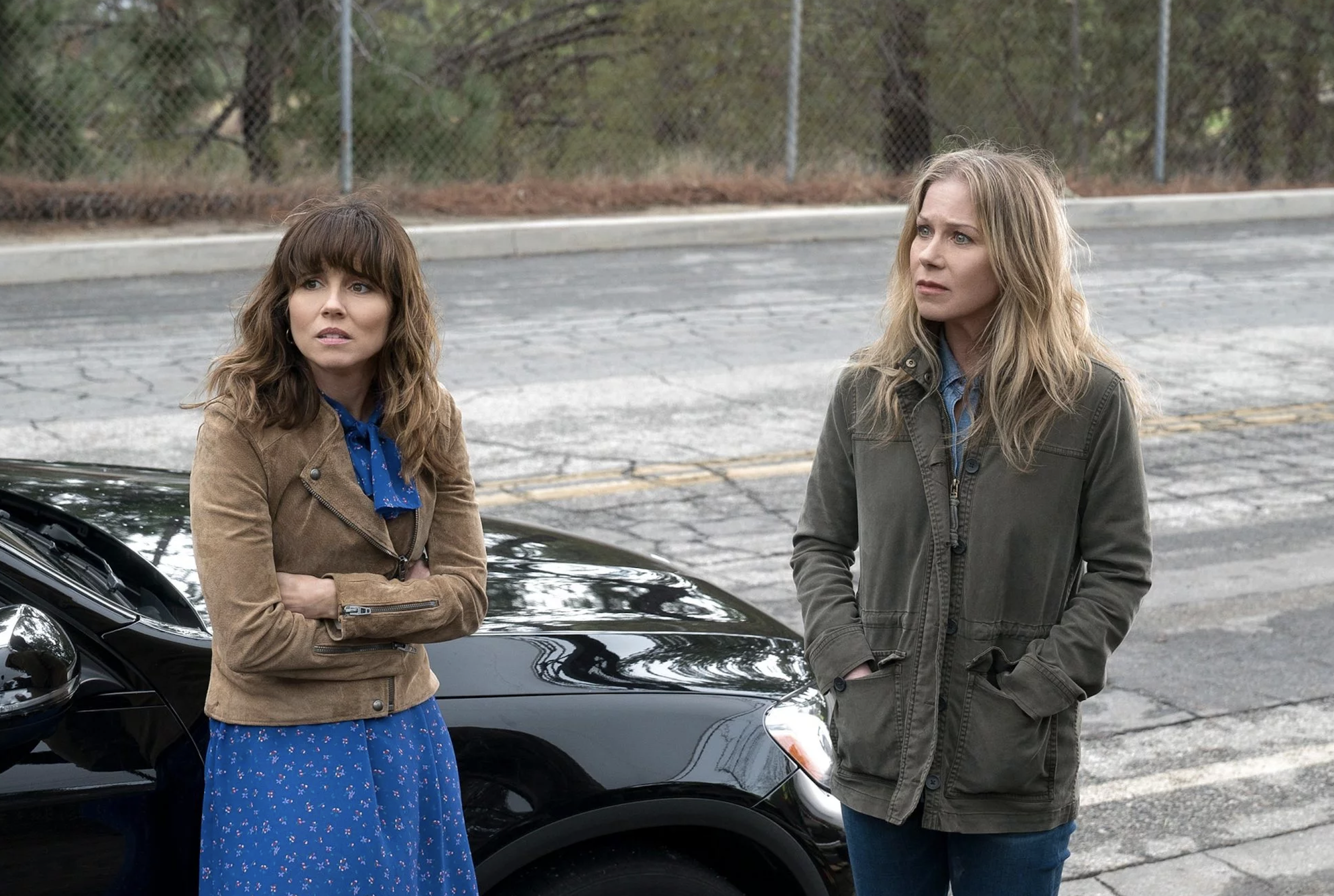 “Dead to Me”. A série de humor negro sobre a amizade de duas amigas baseada numa mentira