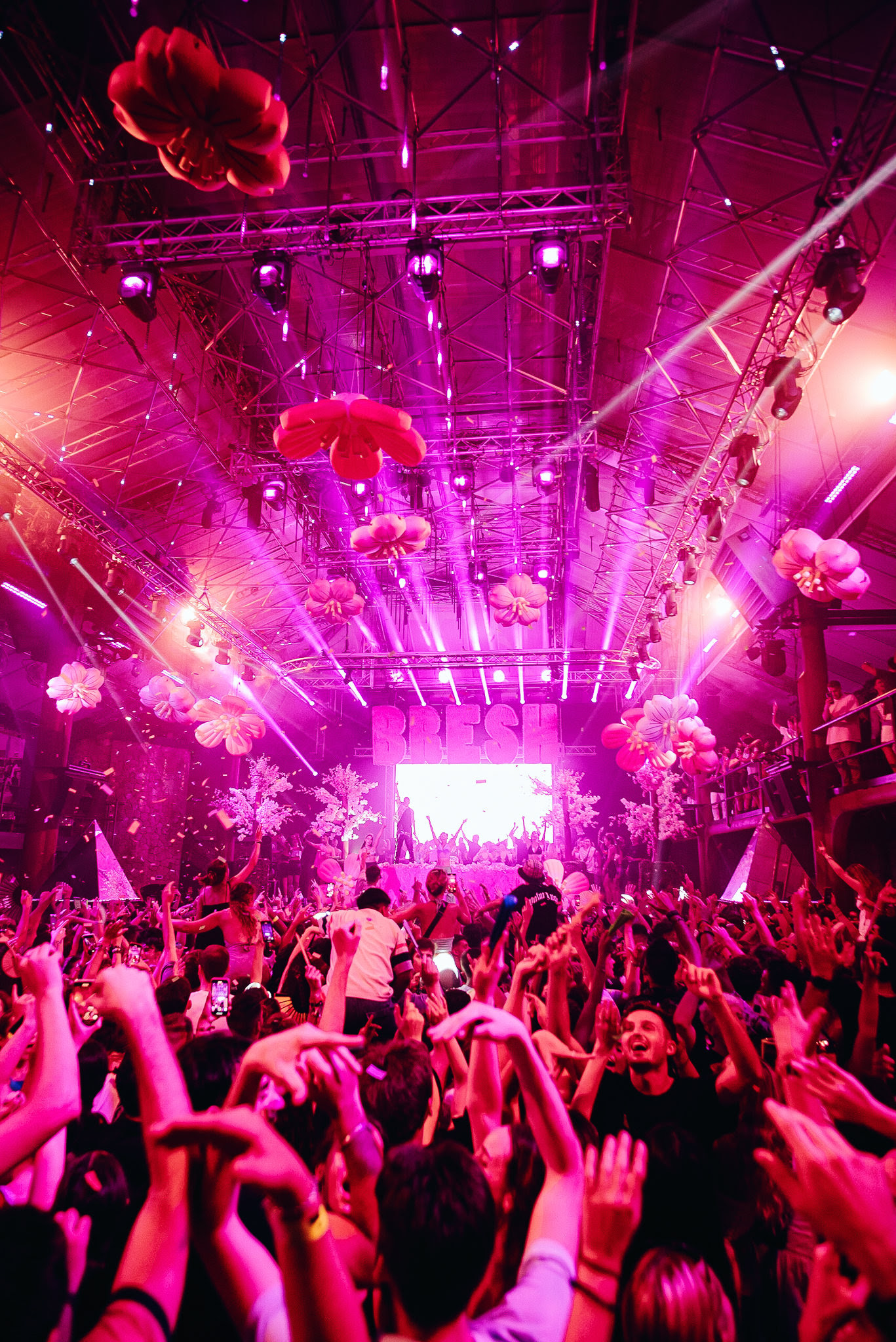 Atenção, fãs de raggaeton. A maior festa latina do mundo está a chegar a Portugal