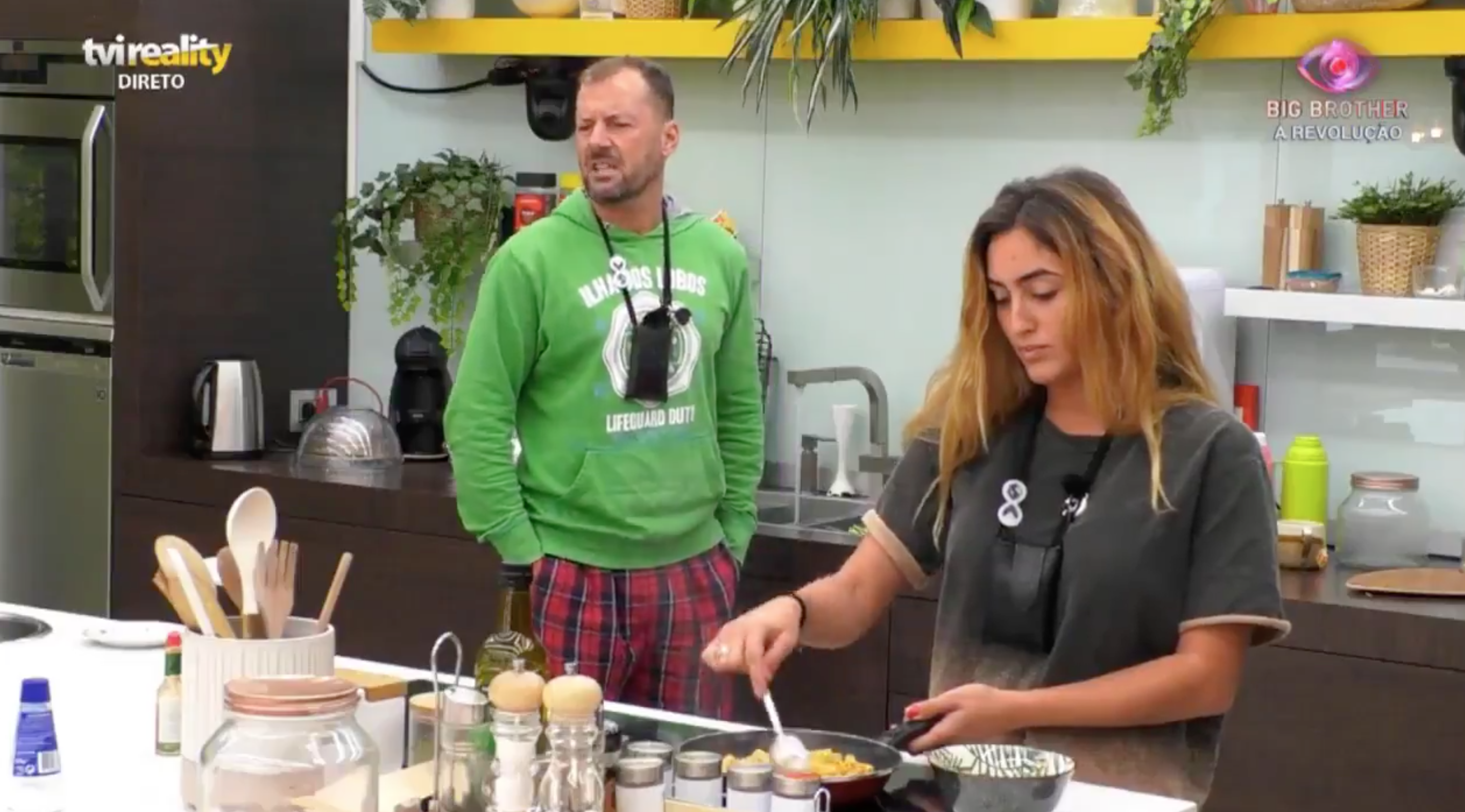 Mãe de Pedro do “Big Brother” defende o filho: “Porco ele não é, é desarrumado”