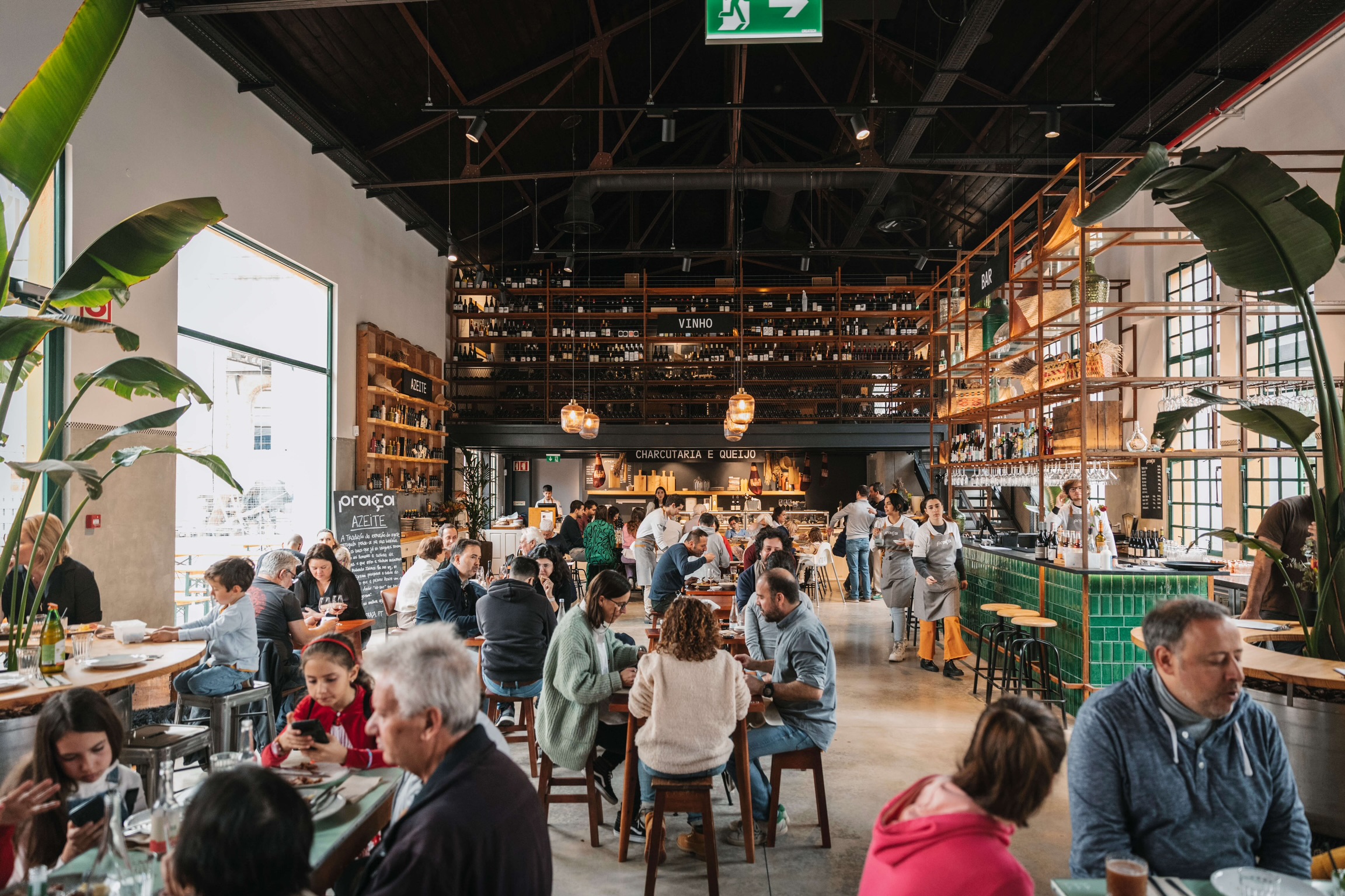 Indeciso entre brunch ou almoço de ano novo? A Praça do Hub Criativo do Beato tem os dois
