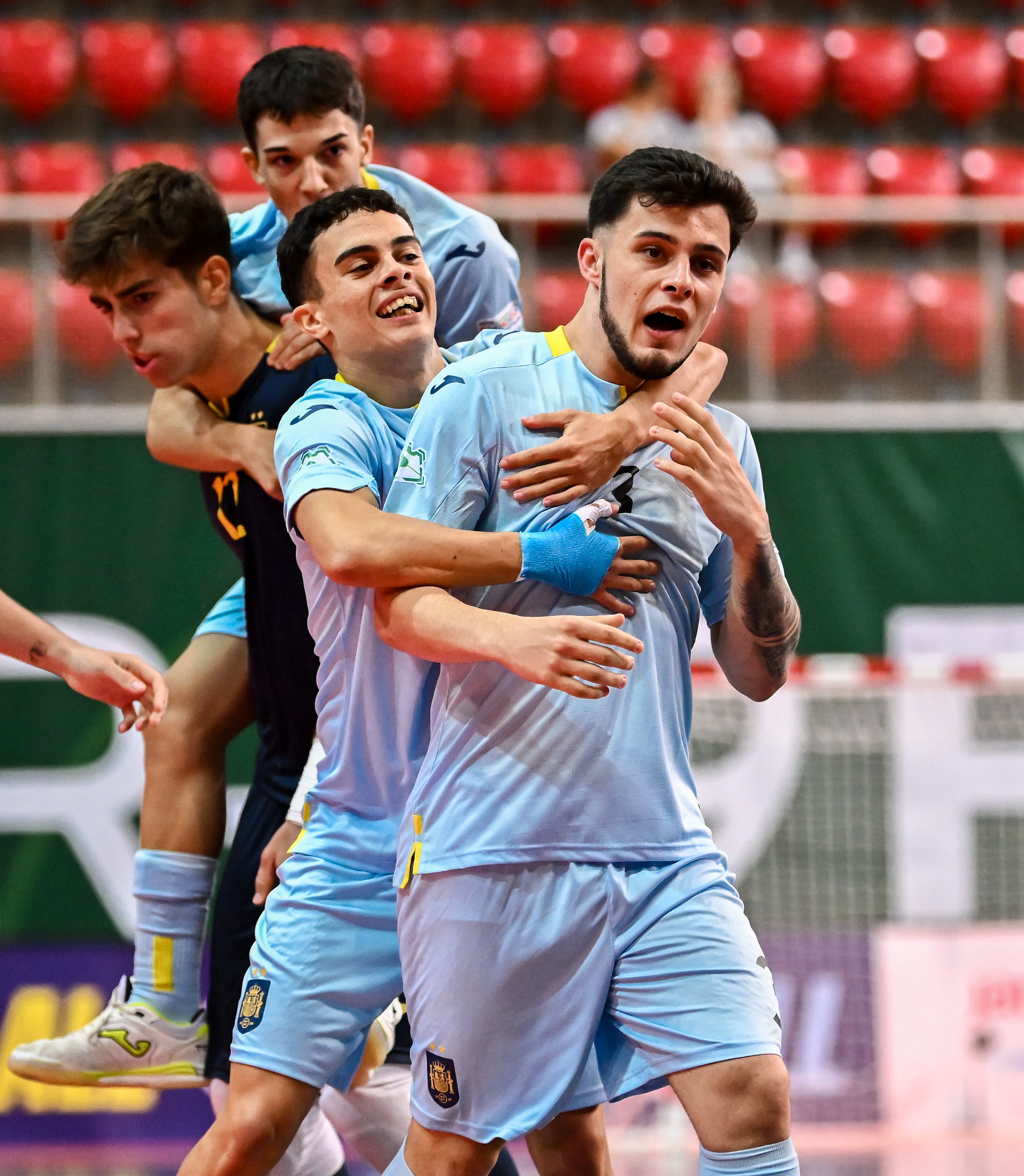 Futsal: Três vitórias em três jogos colocam os sub-19 de Portugal na fase  final do Europeu - JPN