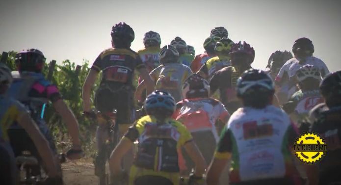 Esta conversa entre uma mãe e um modelo não binário tem um desfecho incrível