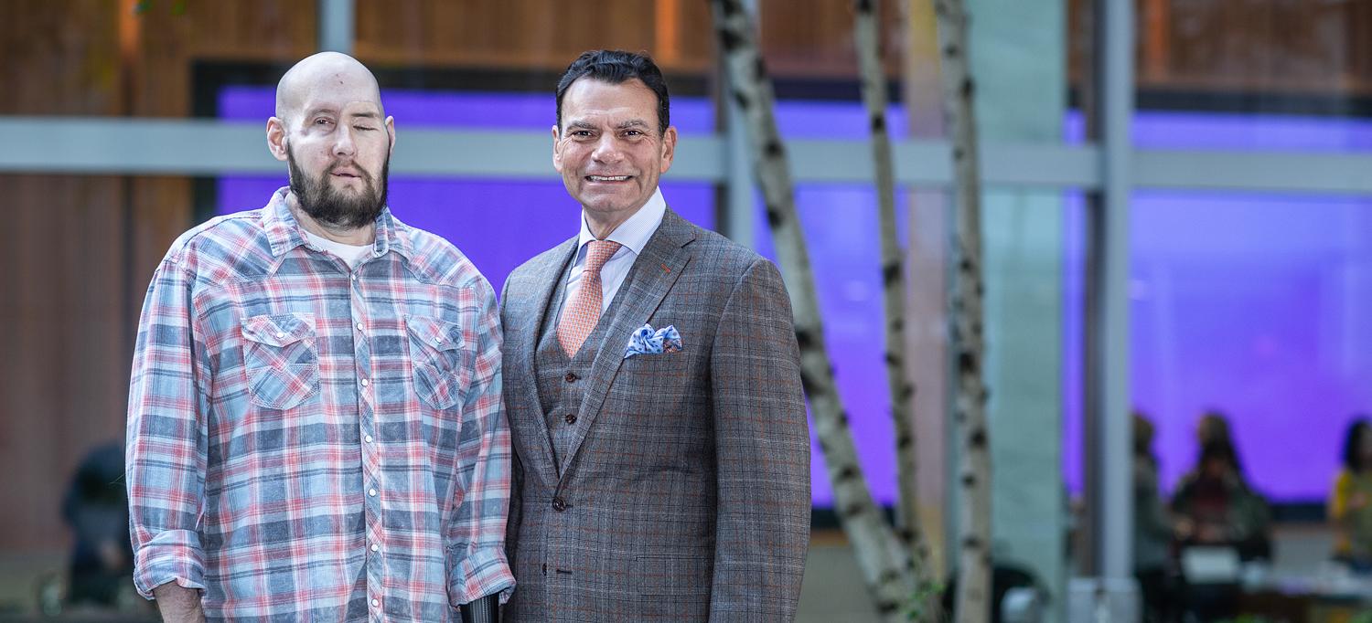 Homem recebe primeiro transplante de olho completo. Operação envolveu 140 profissionais de saúde