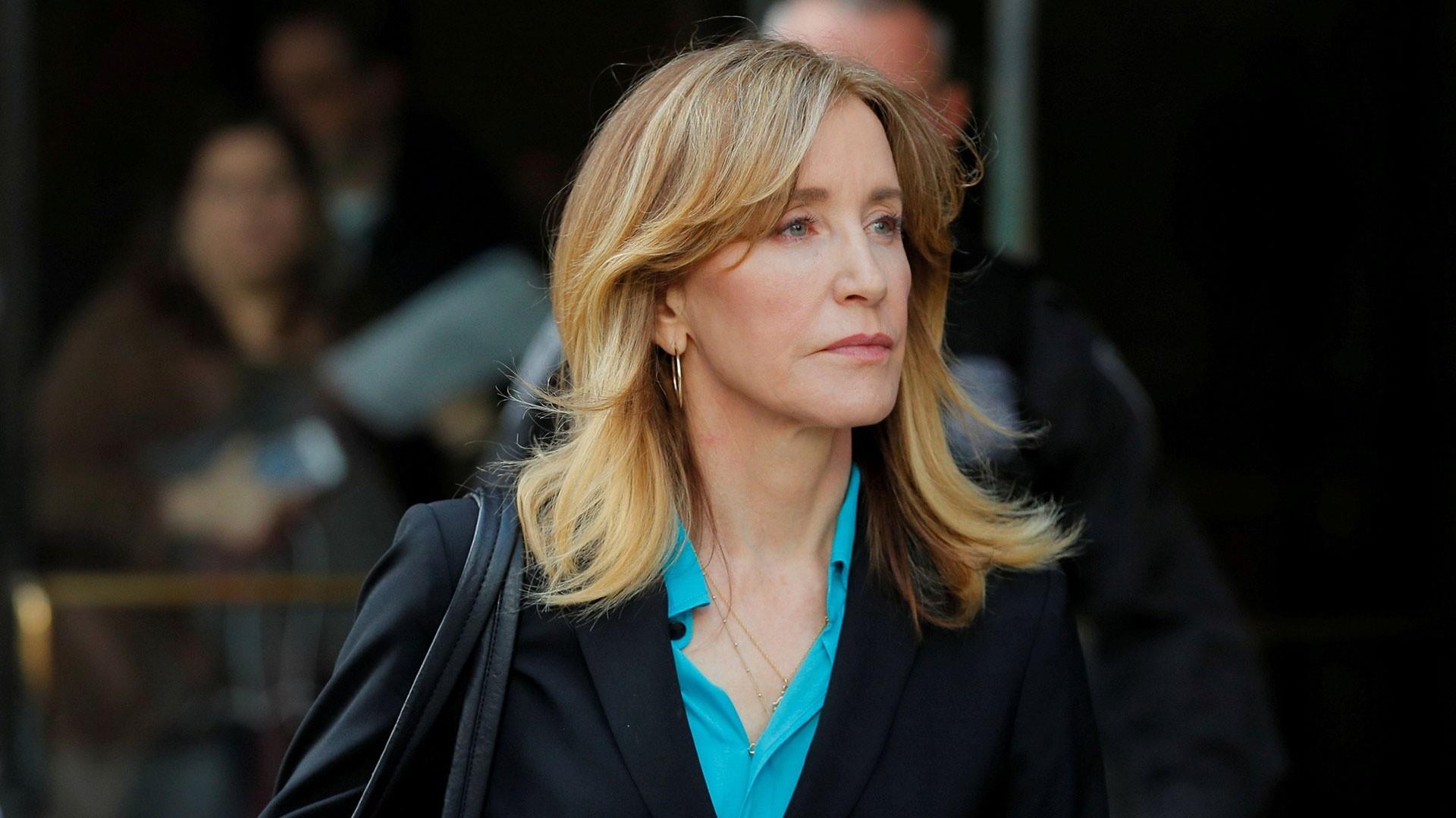 Felicity Huffman pede desculpa à filha pelo escândalo das admissões à faculdade