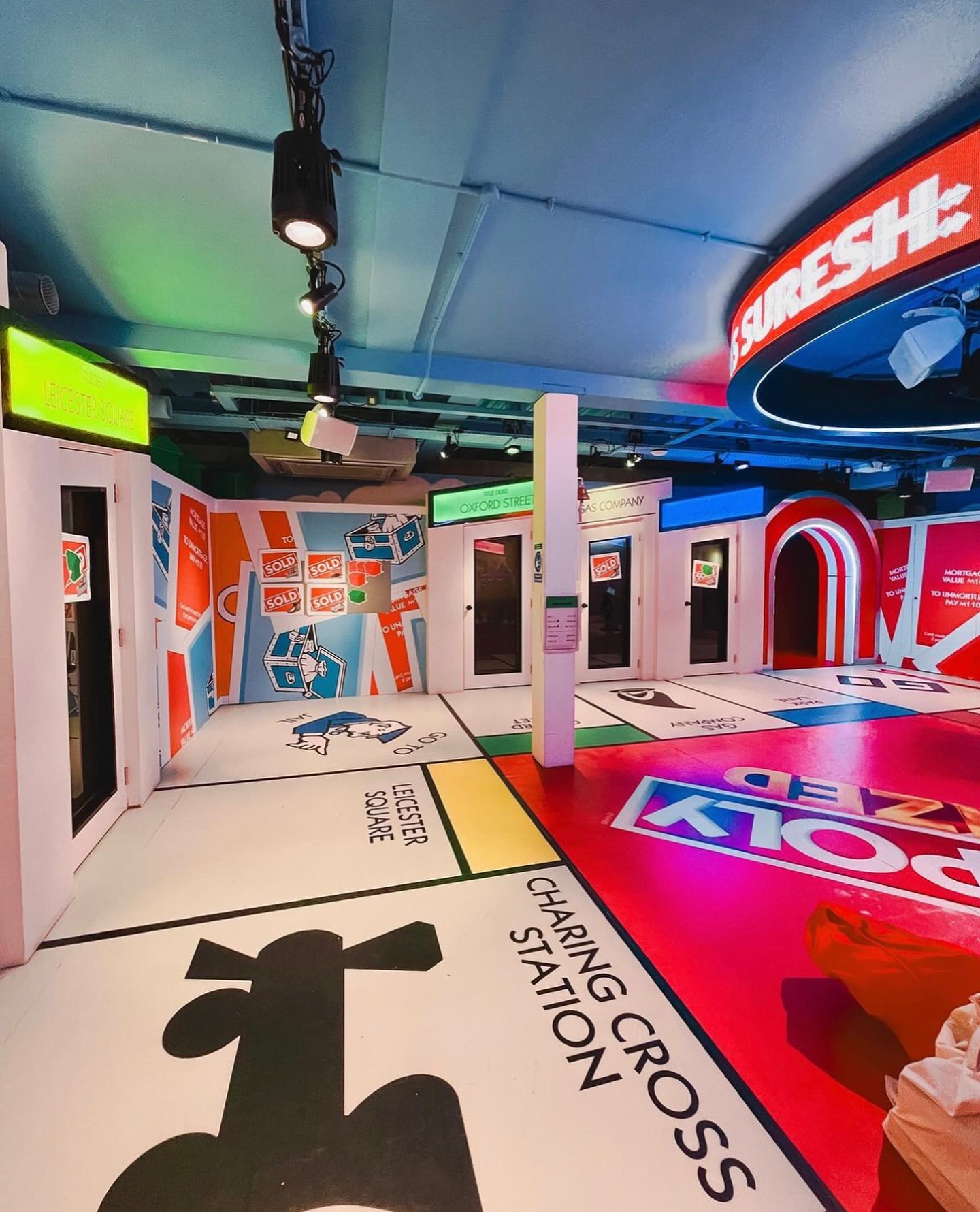 Pode viver o Monopoly em carne e osso — e até ir para a prisão. Saiba onde fica esta experiência