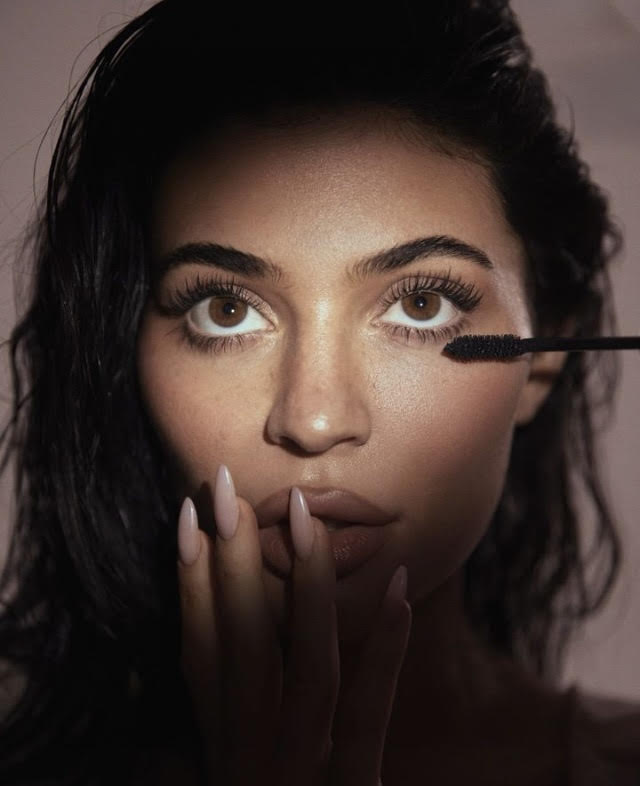 Kylie Jenner lança primeira máscara de pestanas – e até que nem é estupidamente cara