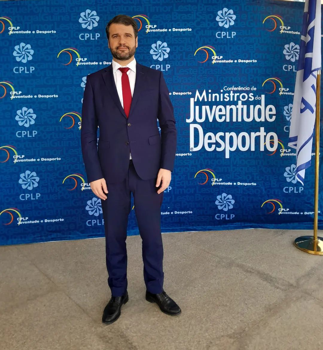 João Paulo Correia está internado com gripe A. Secretário de Estado sofreu um choque séptico