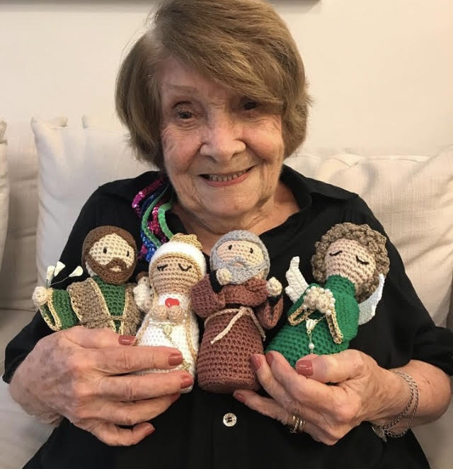 Mulher arranja primeiro trabalho aos 92 anos depois da morte do marido e do filho