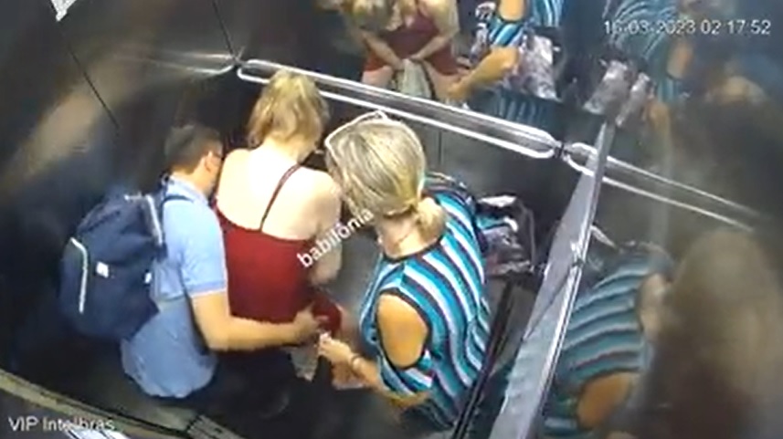 Mulher entra em trabalho de parto em casa e tem bebé dentro de elevador. Veja o vídeo