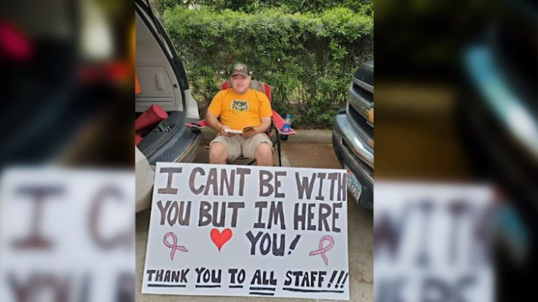 Pandemia não o deixa acompanhar a mulher na quimioterapia, mas fica à porta à espera