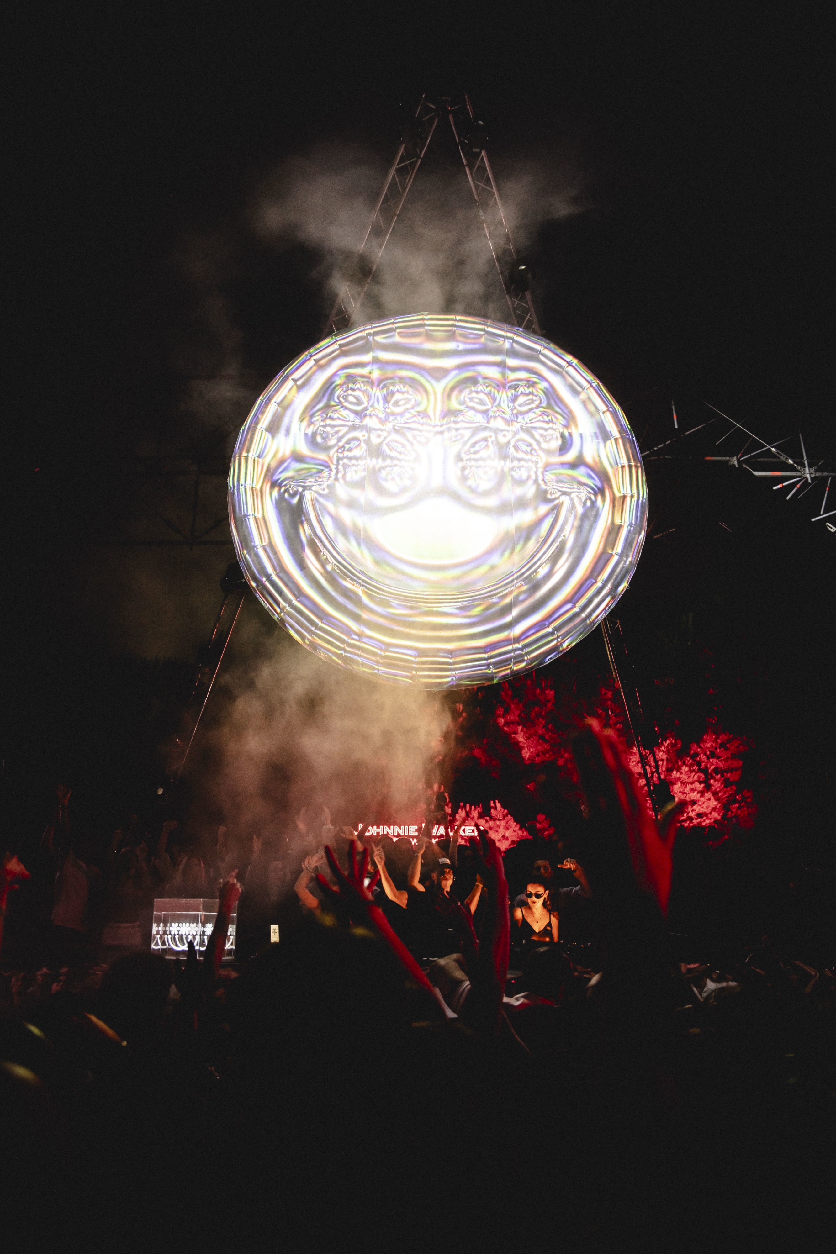 Este festival de música eletrónica acontece num aeródromo ativo (e está prestes a começar)