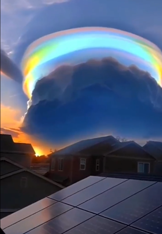 “Como se o arco-íris e uma nuvem tivessem tido um bebé”. Veja o surpreendente fenómeno na China