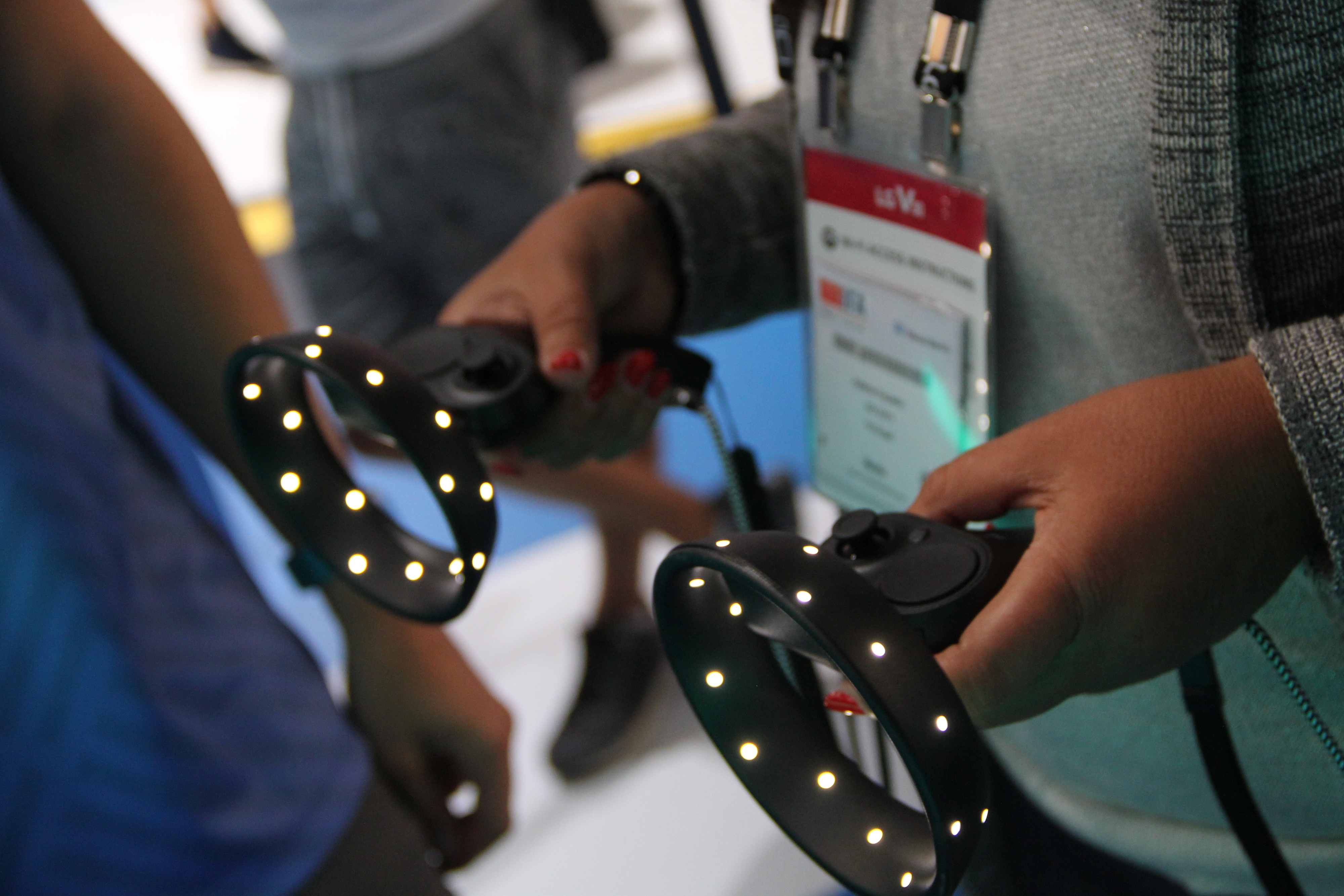 Casa pega fogo com discussão de Carina e Andreia: “Se eu te quiser bater, eu bato-te”