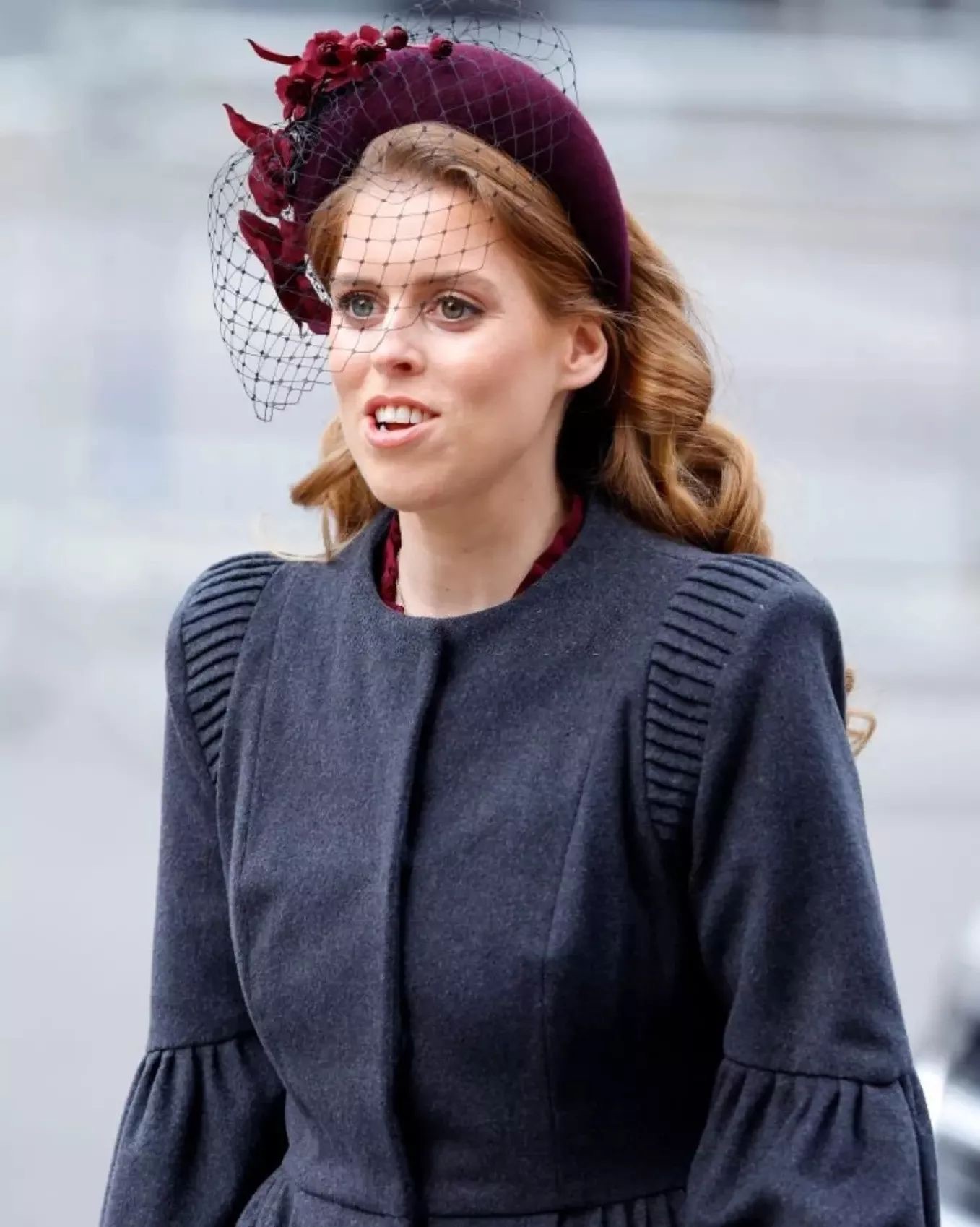 Ex-namorado da princesa Beatrice foi encontrado morto. Overdose poderá ter sido a causa