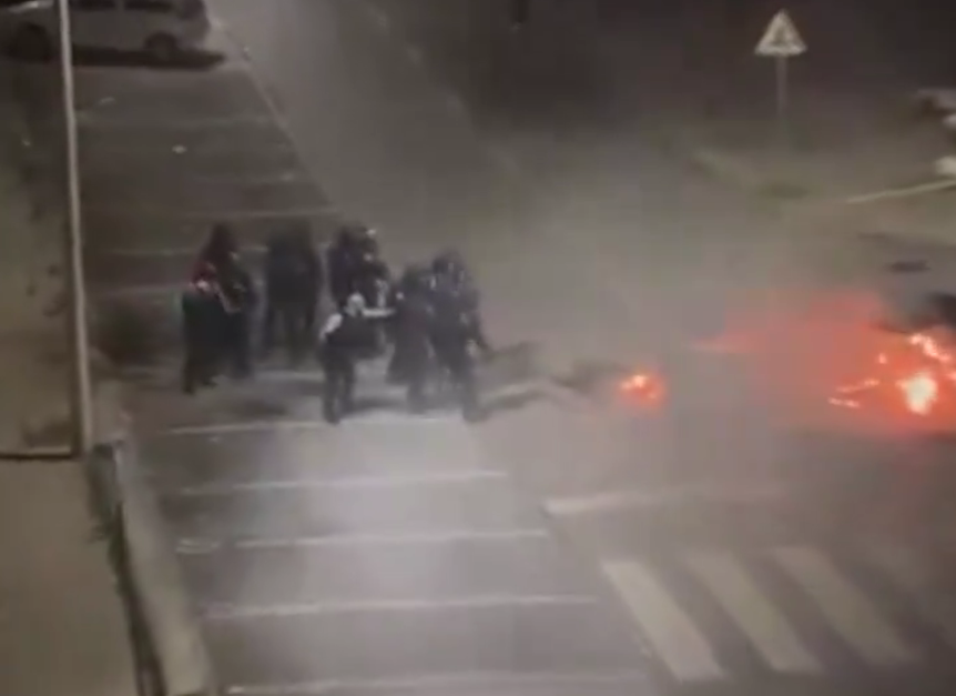 Noite de caos na Amadora. Contentores incendiados e autocarro destruído após morte de um morador